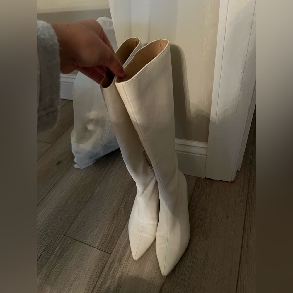 Saks fifth avenue white boots in size 37